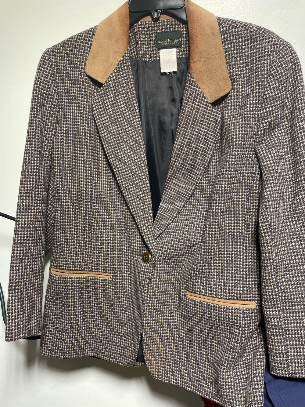 Harve Benard Brown Houndstooth Blazer with Tan Suede Collar